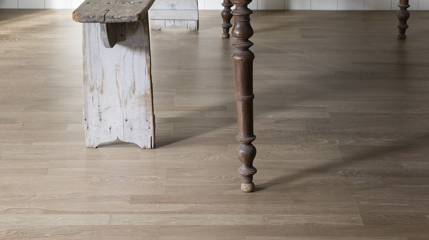 Parquet devenu terne ? Voici 3 produits dont 1 totalement naturel